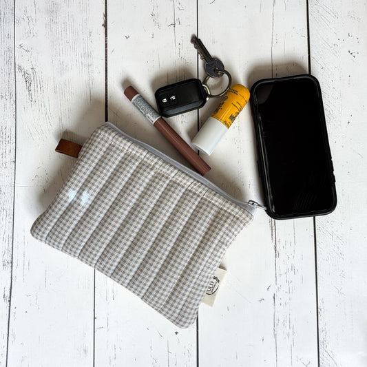 Essentials Pouch- Fine beige gingham